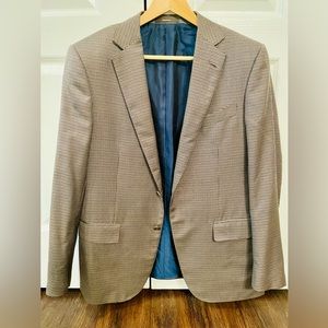 Ermenegildo Zegna blazer
Wool/Silk blend. 
Size 40. 
Slim fit